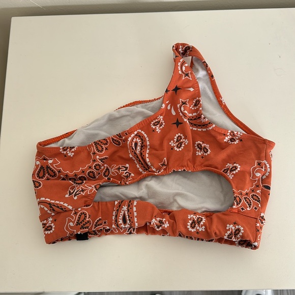 Booty by Brabants one size fits all red handkerchief top - Picture 2 of 2